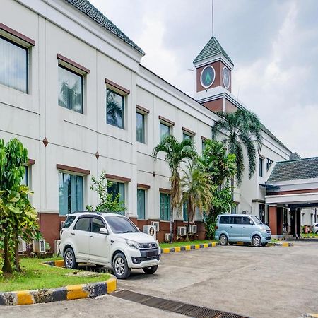 Townhouse Oak Hotel Grand Cikarang Luaran gambar