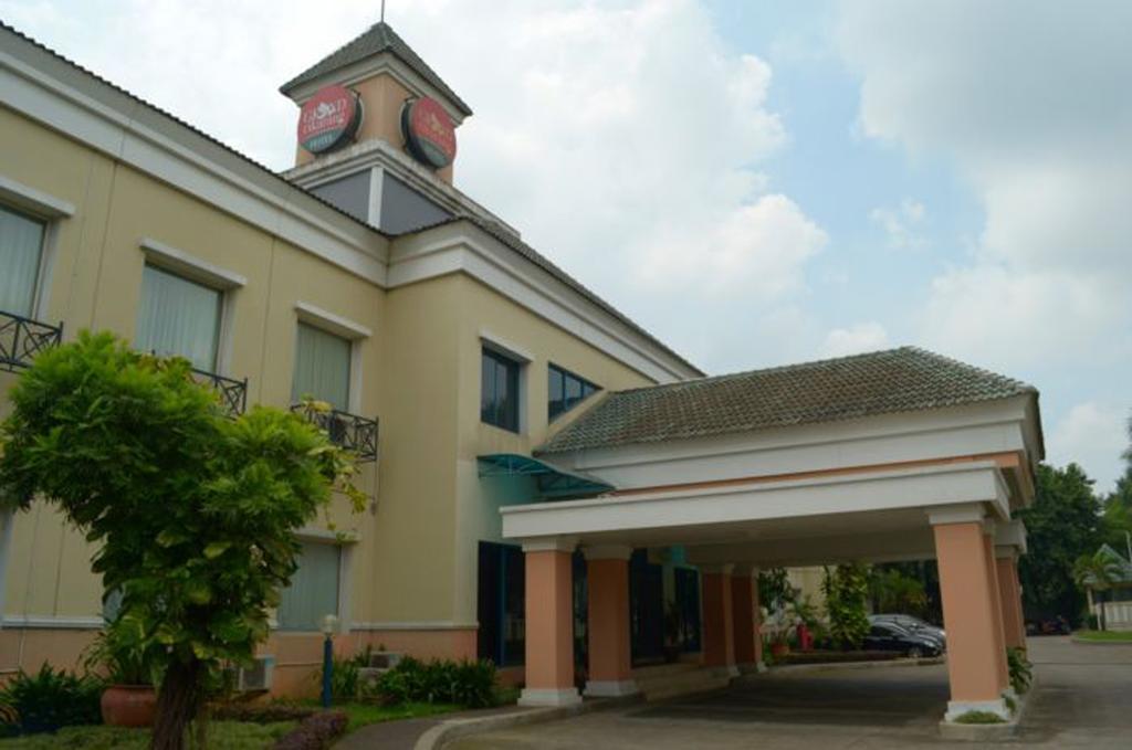 Townhouse Oak Hotel Grand Cikarang Luaran gambar