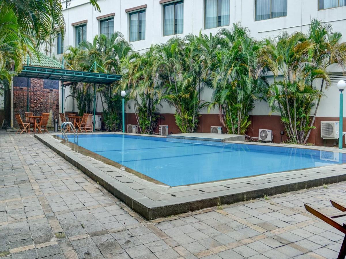 Townhouse Oak Hotel Grand Cikarang Luaran gambar