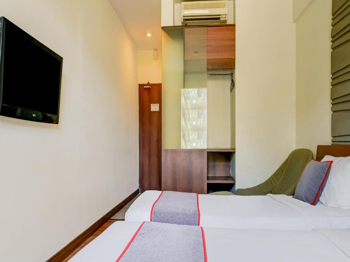 Townhouse Oak Hotel Grand Cikarang Luaran gambar