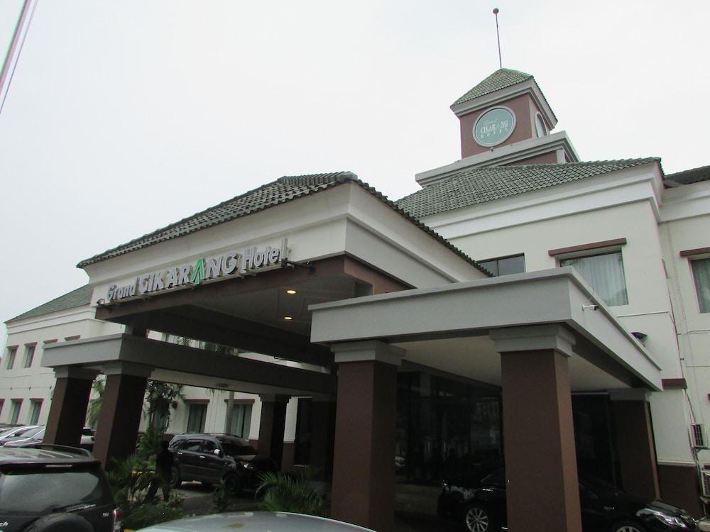 Townhouse Oak Hotel Grand Cikarang Luaran gambar