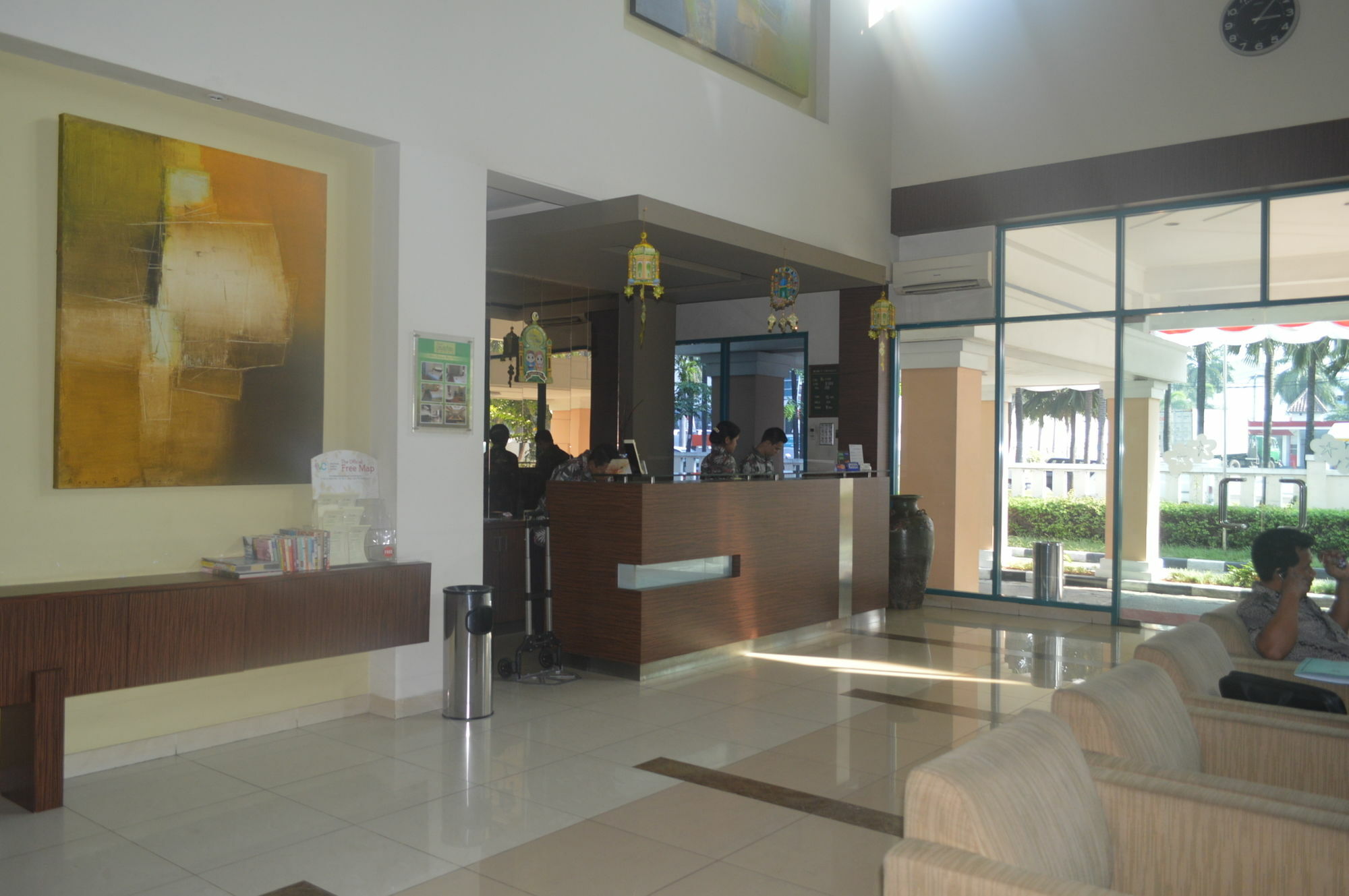 Townhouse Oak Hotel Grand Cikarang Luaran gambar